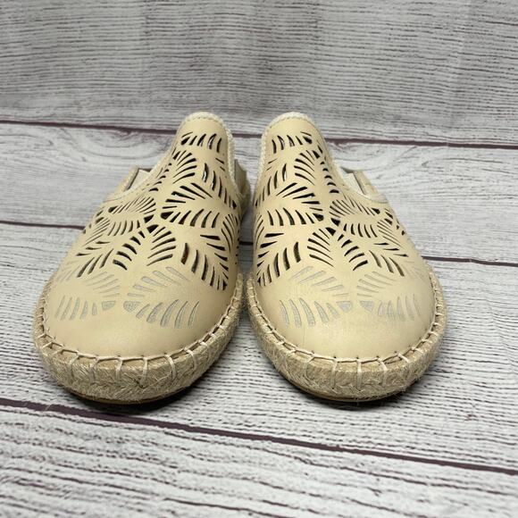 OluKai Cream Flats with Woven Detailing - Picture 3 of 13